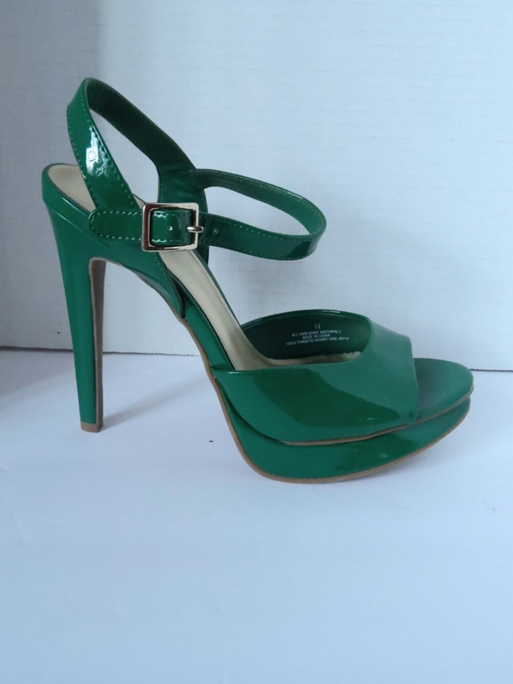 NEW EXHIRATION GREEN SANDALS SHOES